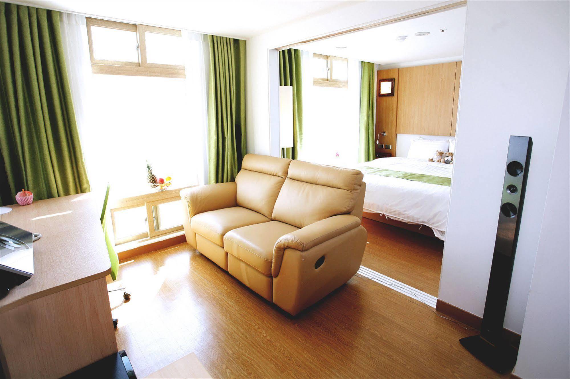 Gunsan Apple Tree Hotel מראה חיצוני תמונה