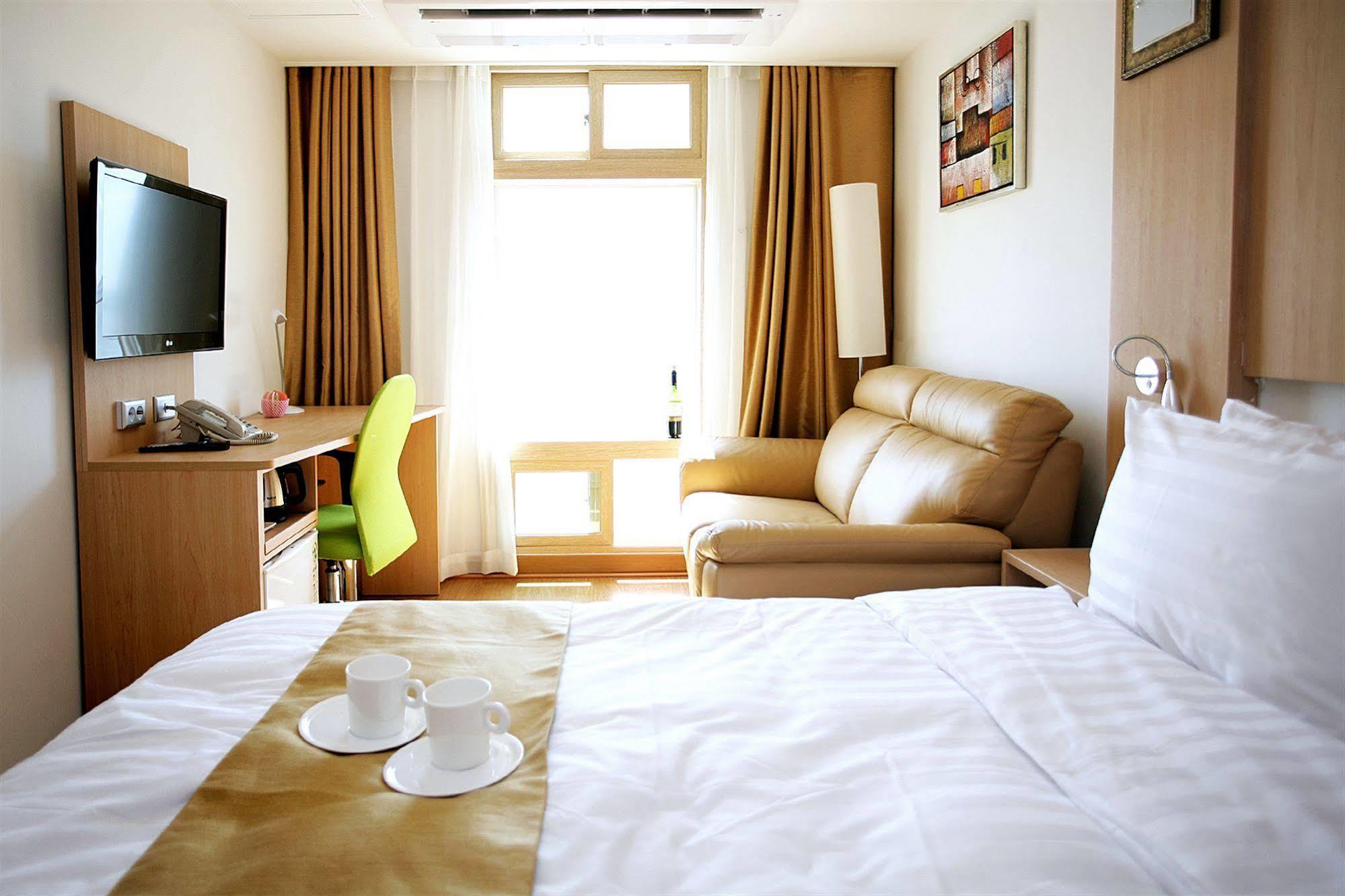 Gunsan Apple Tree Hotel מראה חיצוני תמונה